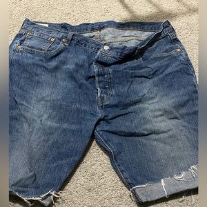 🔴mens Levi cut off shorts size 40